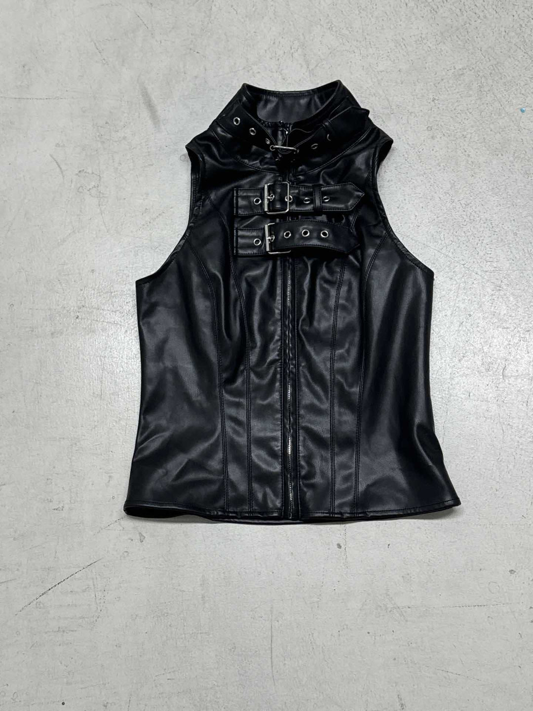 Dame Künstleder-Crop-Top med dekorative spenn og høyt lukket krage Skjora
