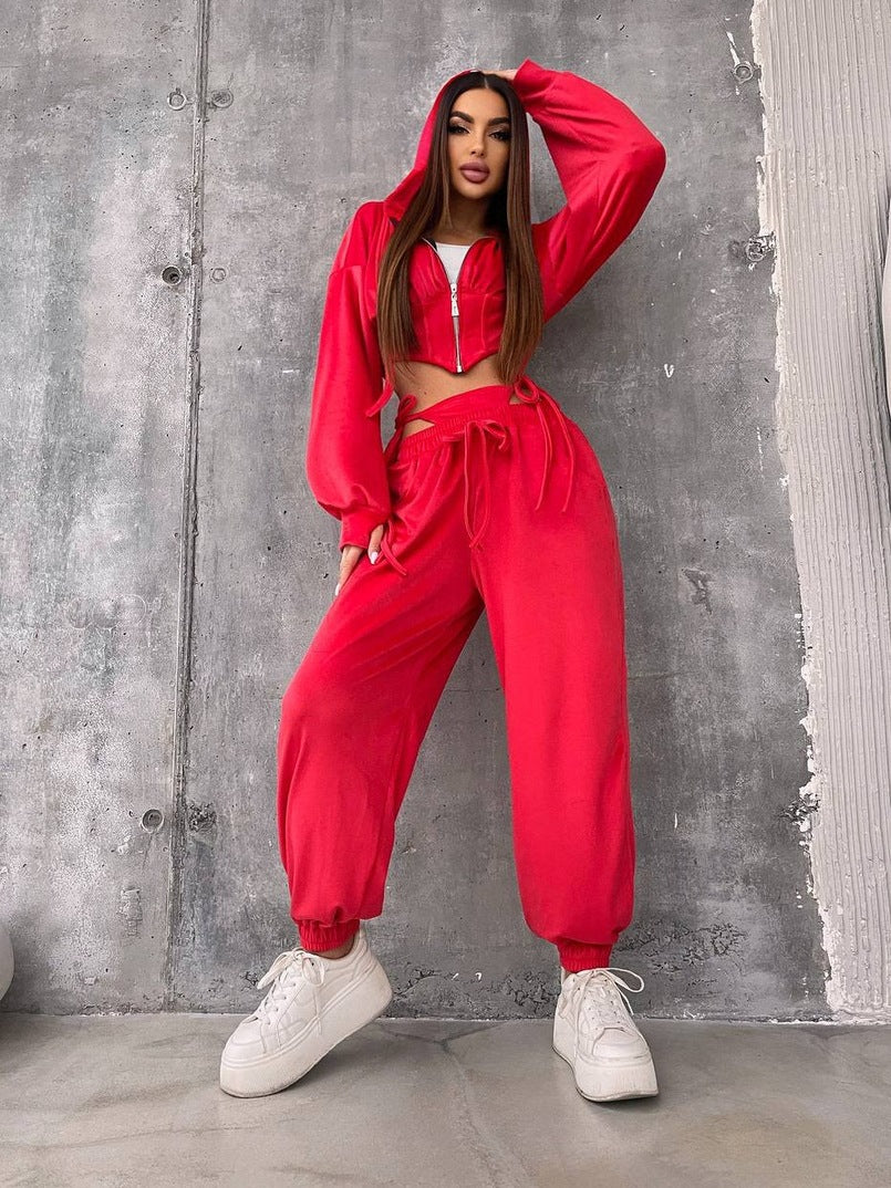 Kvinnelig sporty velour cropped sett med glidelås og midjeutsnitt Skjora