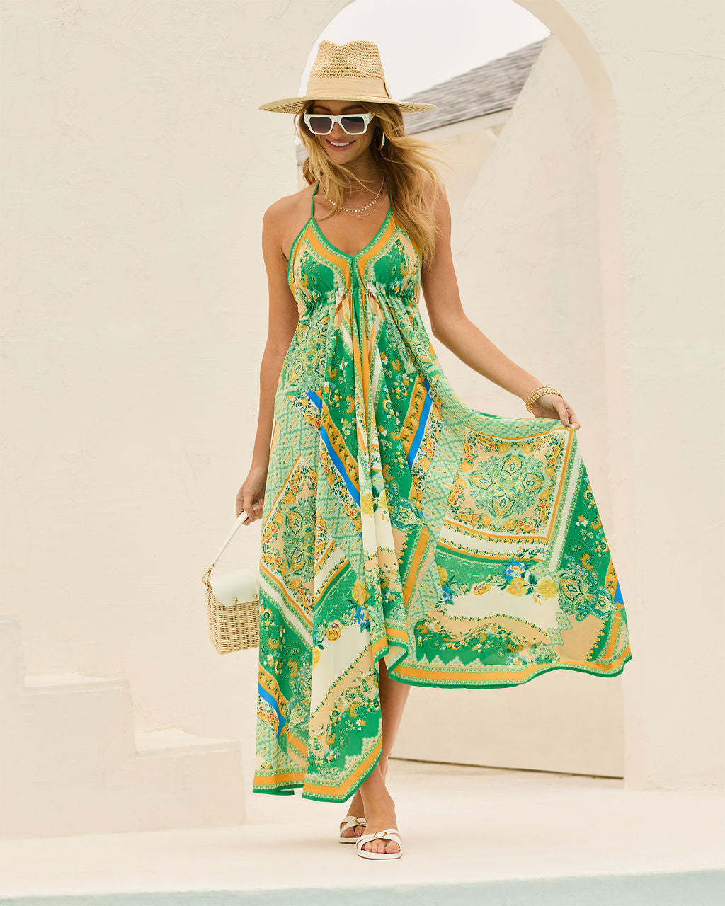 Dame Airy Maxi Kjole med Lekent Halterneck Design og Blomsterdetaljer Skjora