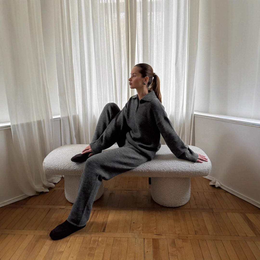 Kvinnes strikket loungewear-sett med elegant snitt og behagelig mykt materiale Skjora
