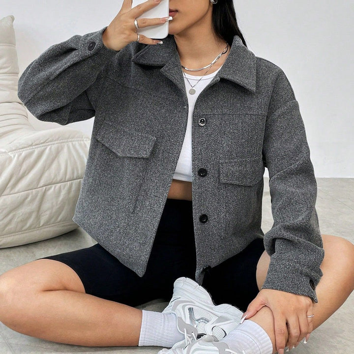 Dame casual oversized jakke med praktiske lommer og knapp-lukking Skjora