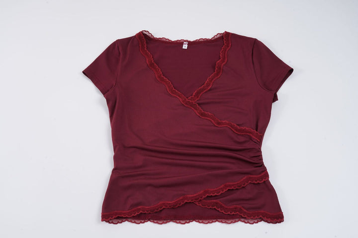 Dame omslagsbluse med elegante spissdetaljer Skjora