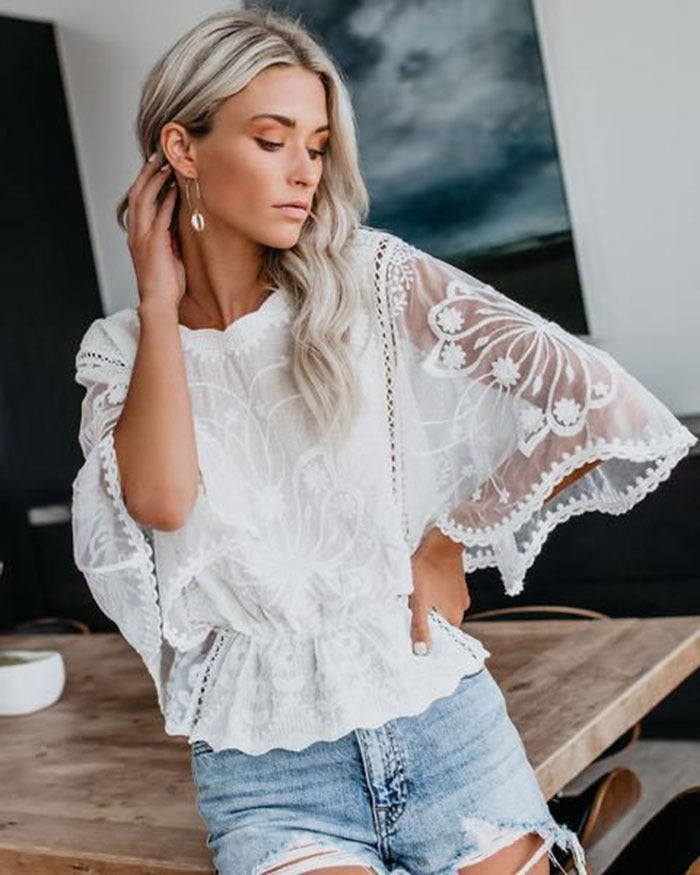 Kvinnes elegant bluse i blonde med voluminøse ermer Skjora