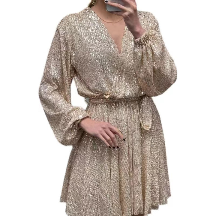 Kvinne Glitterende Mini Kjole med V-Hals og Elegante Puffermarmer Skjora