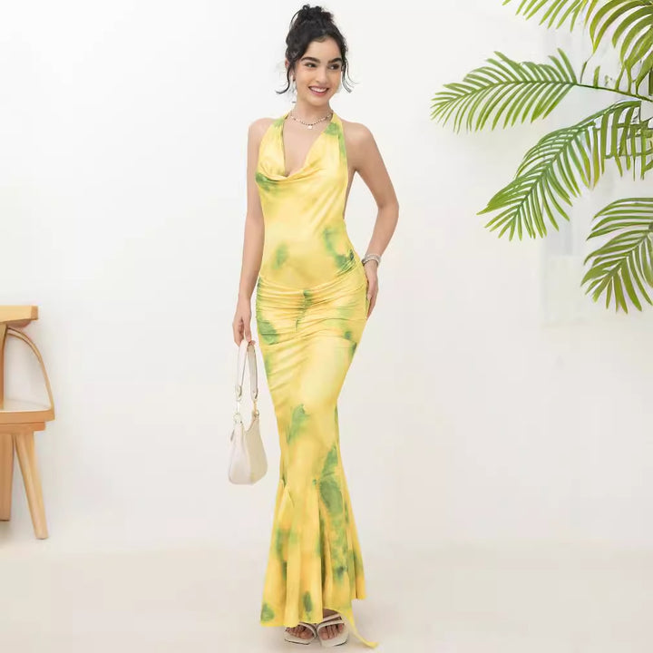 Dame maxi kjole med luftig cowl hals og elegante ruffle detaljer