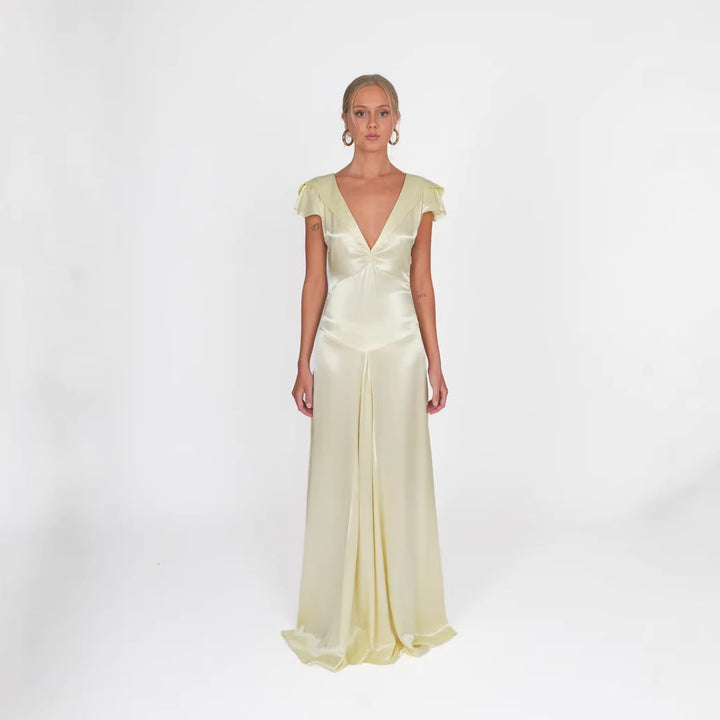 Damer Elegant og flytende Satin- jumpsuit Skjora