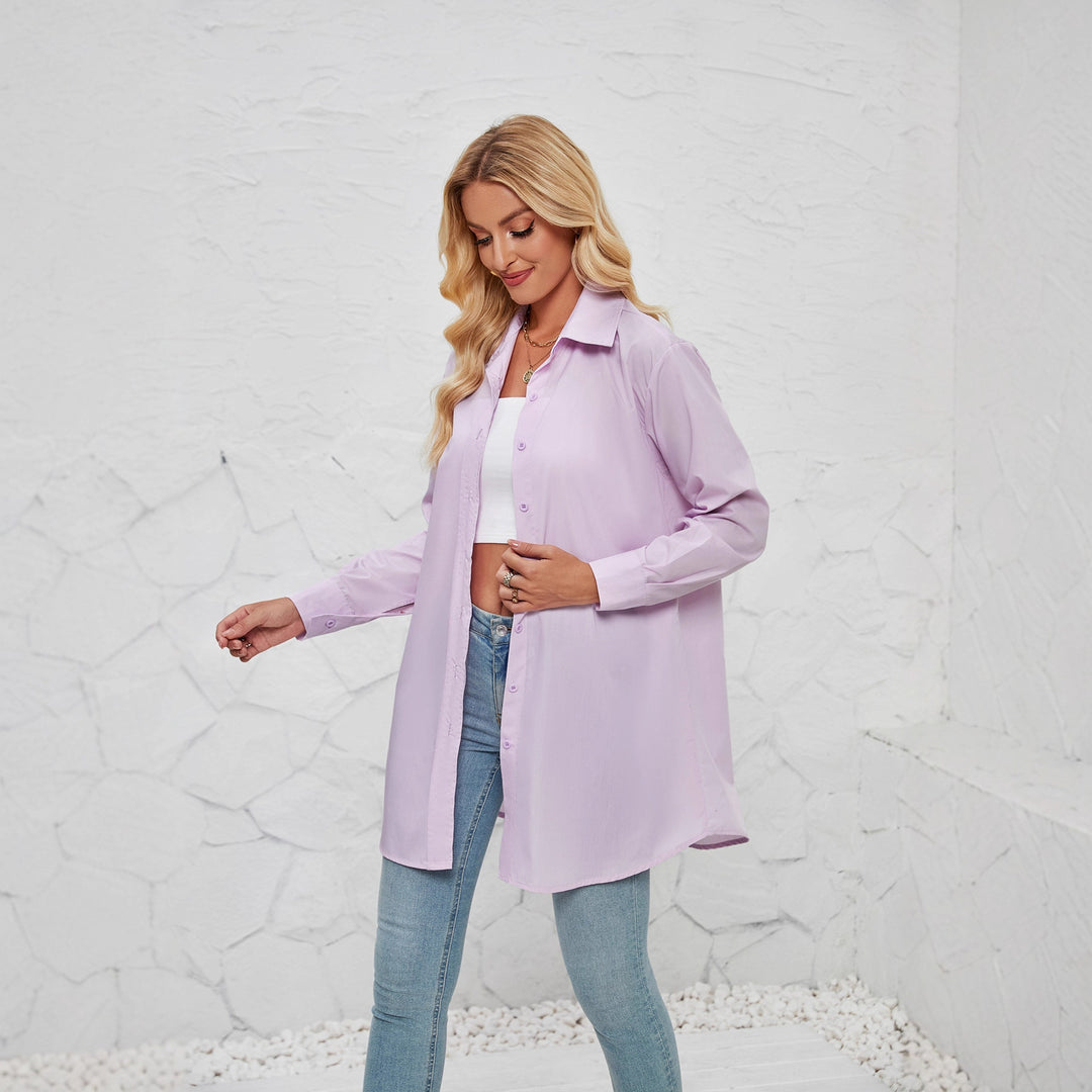 Kvinne skjorte bluse med en elegant oversized passform og klassiske knappdetaljer Skjora