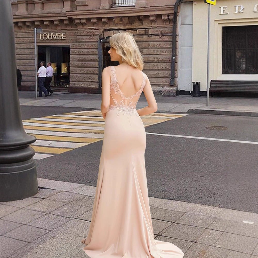 Kvinne Elegant Kveldskjole med Sofistikerte Blonde Detaljer og Figur-Tilpasset Silhuett