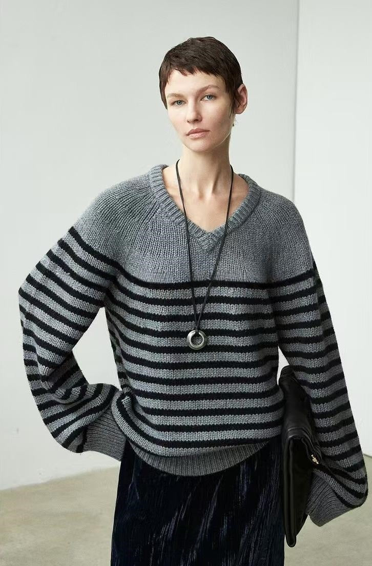 Dame casual V-hals genser med striper Skjora