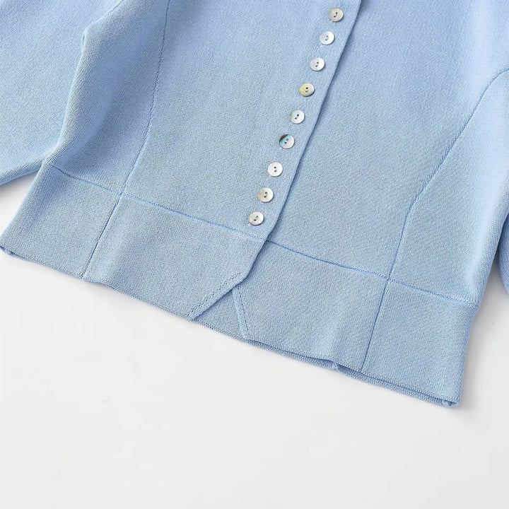 Dame elegant cardigan med fint ribbemønster og dekorative knapper Skjora