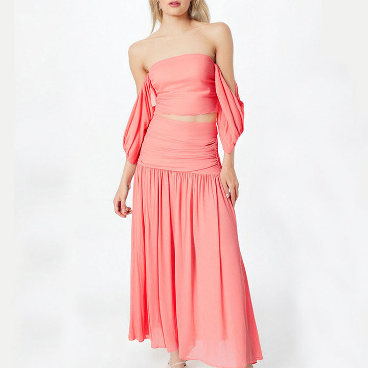 Dame maxikjole med elegant off-shoulder design og flytende stoff Skjora