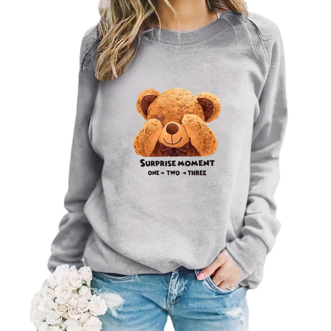 Kvinne sweatshirt med søtt bjørnedesign og moderne tekst Skjora