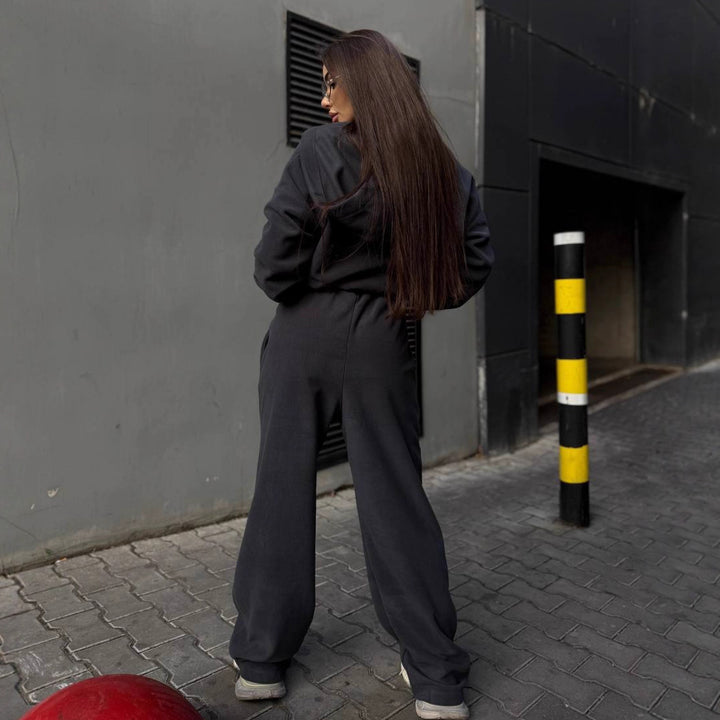 Kvinnelig cropped fleece drakt med praktiske lommer og elastisk midjebånd Skjora