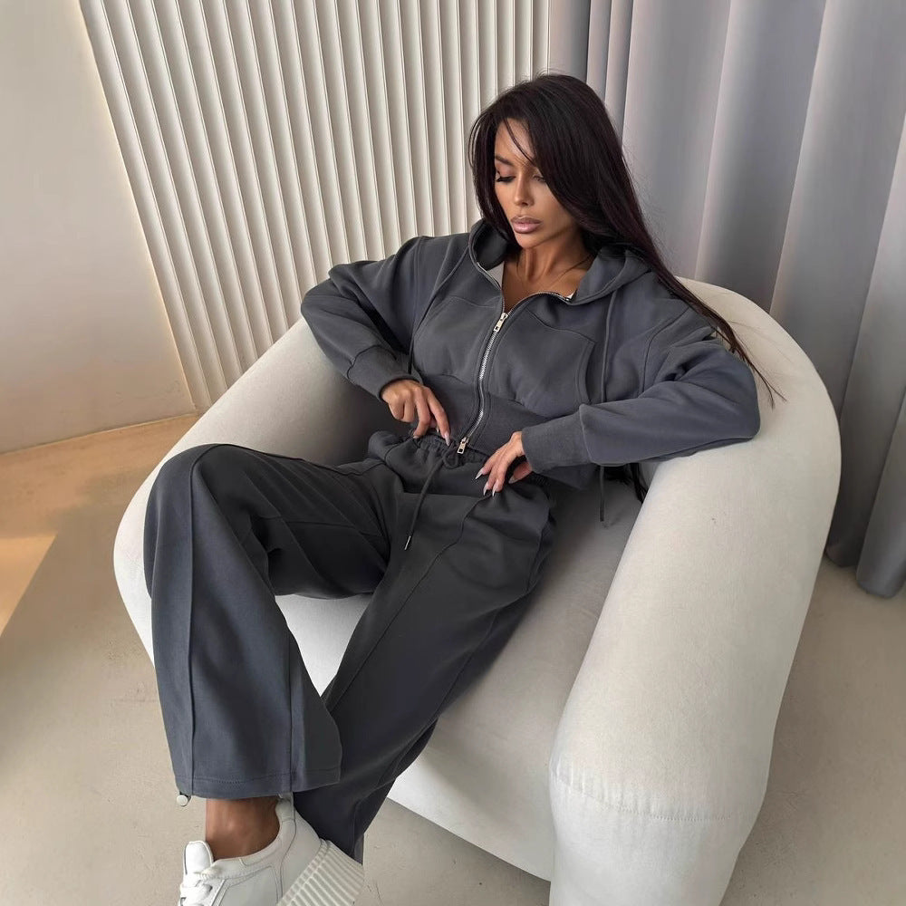 Dame sportiv loungewear-outfit med hette og vid benåpning Skjora