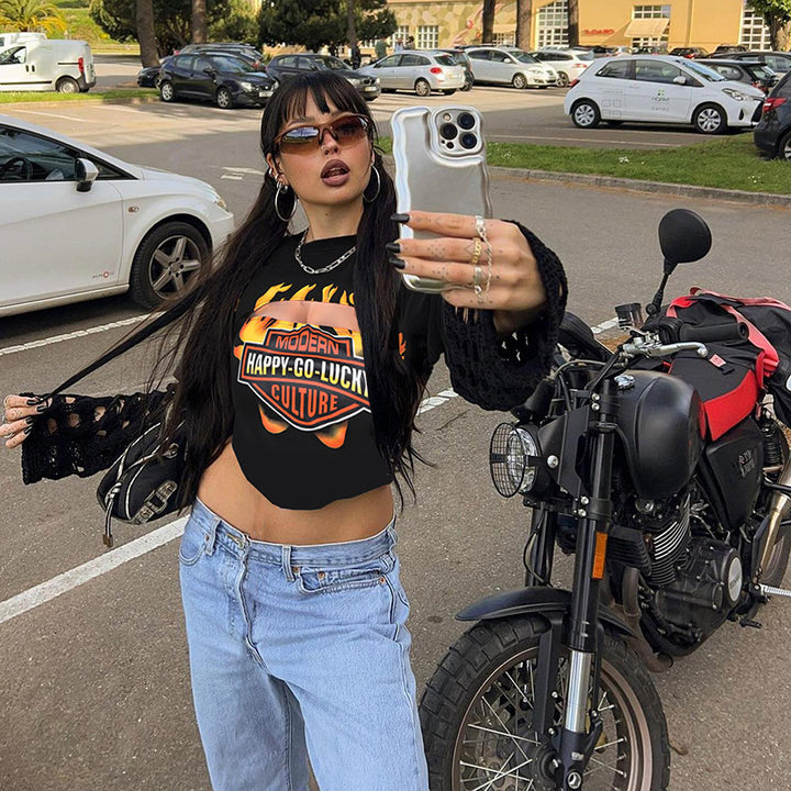 Damer fashionable crop top med unikt design og avslappet utseende