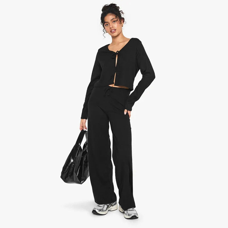 Dame komfortabel strikkedress med cropped jakke og vide buksebein Skjora