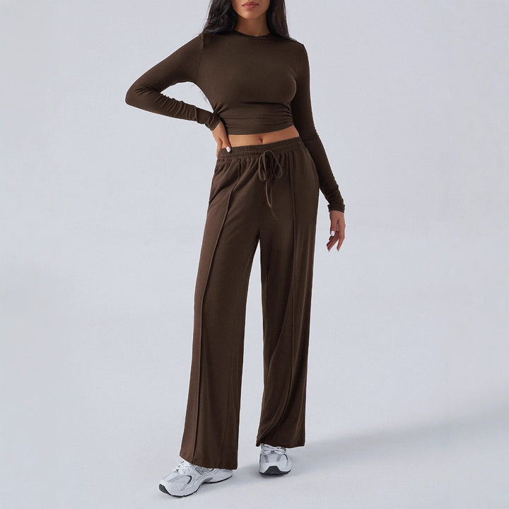 Damer avslappet lounge-sett med langermet crop-top og vid midje Skjora