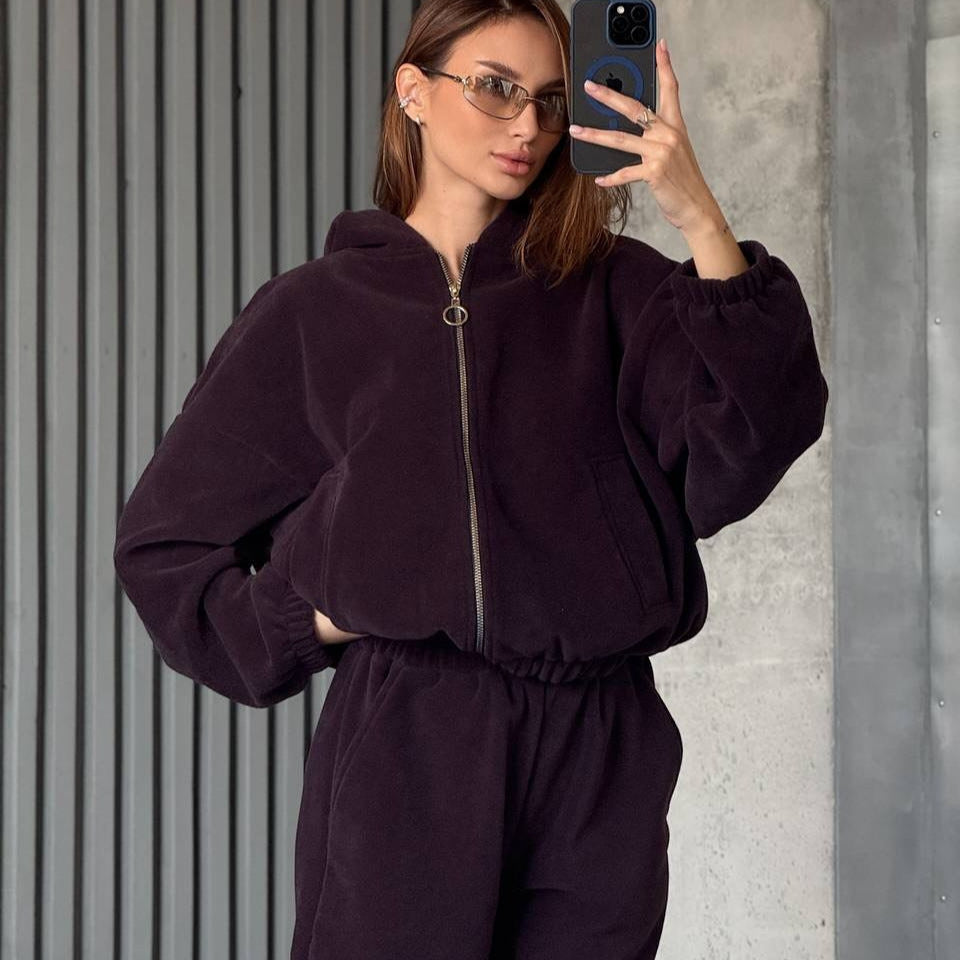 Kvinnens fleece joggedrakt med oversized genser og elastiske mansjetter Skjora