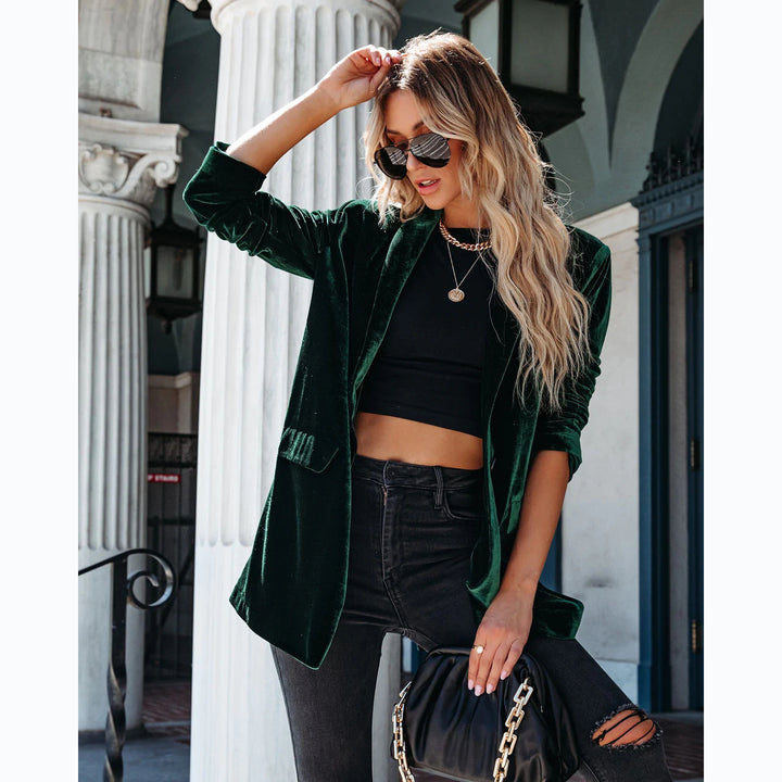 Kvinne Elegant Velour Cardigan med Casual Snitt og Praktiske Lommer Skjora
