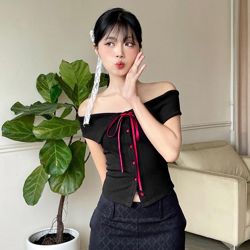 Damer Off-Shoulder Bluse med kontrastknapper og midjebånd Skjora