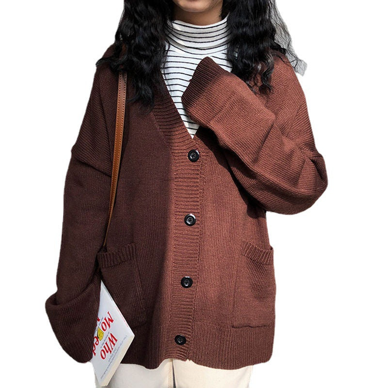 Kvinnens avslappede strikkede cardigan med dekorative knappdetaljer og oversized passform Skjora