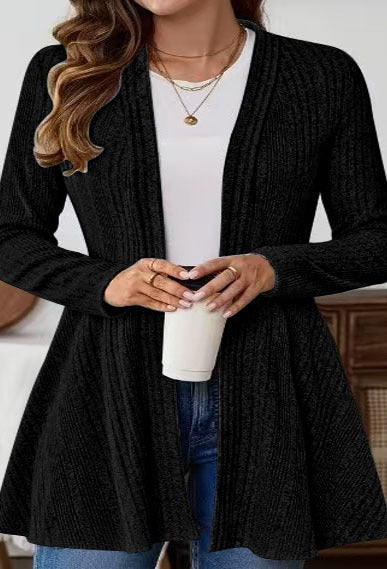 Dame lang cardigan med moderne ribbdesign og skreddersøm Skjora
