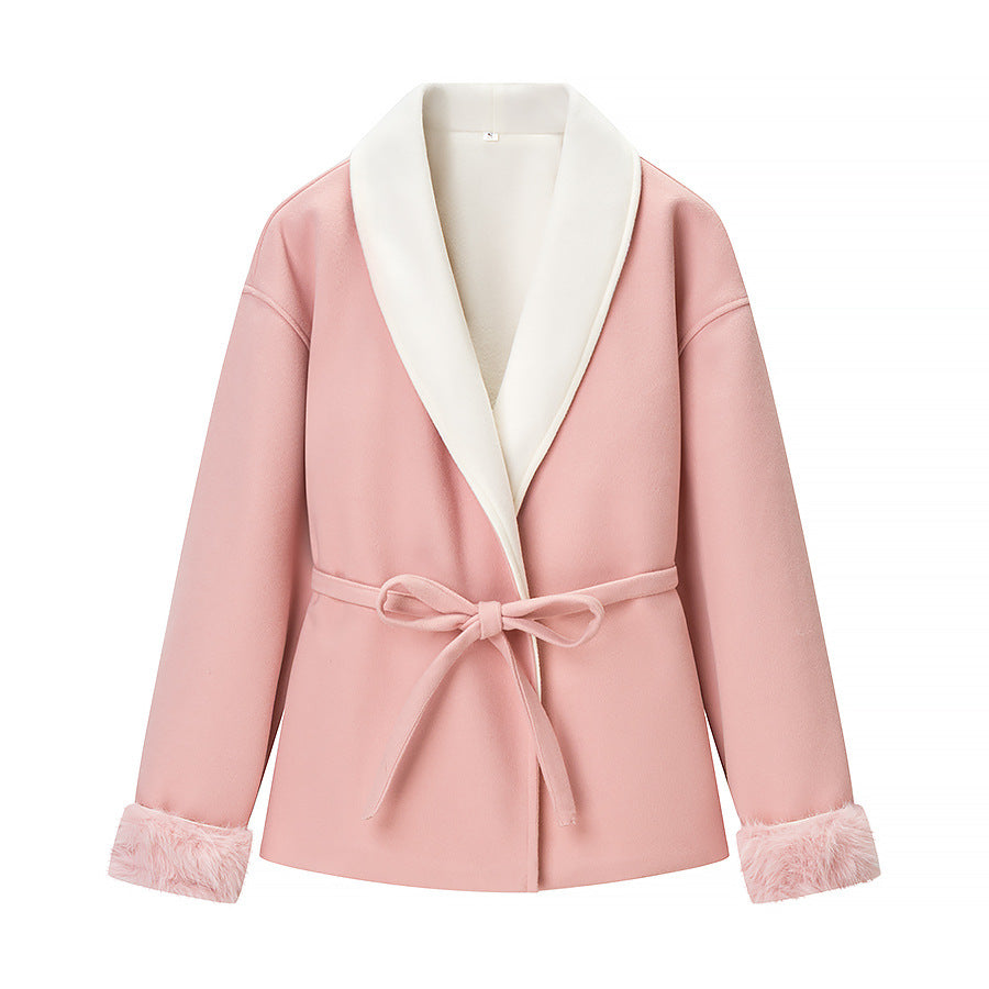 Kvinne Fluffy Jakke med Elegant Krage og Belte Skjora
