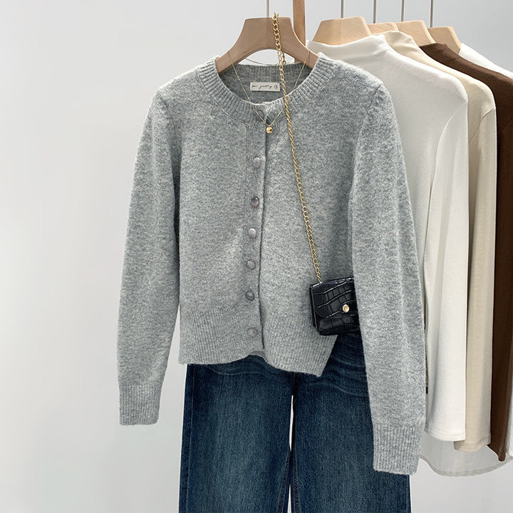 Kvinnens koselige cardigan med fint knappdesign Skjora