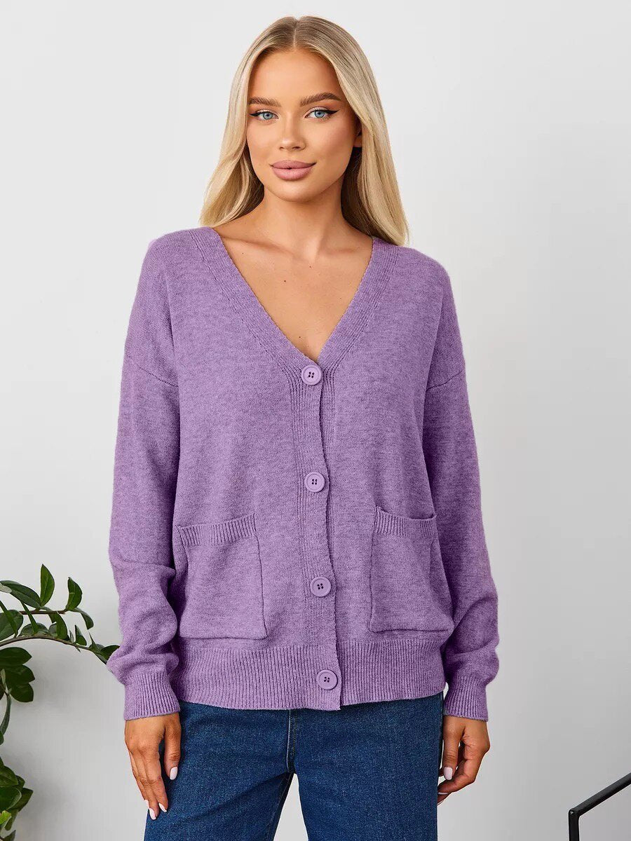 Kvinnens chunky strikket cardigan med dyp V-hals og praktiske lommer Skjora