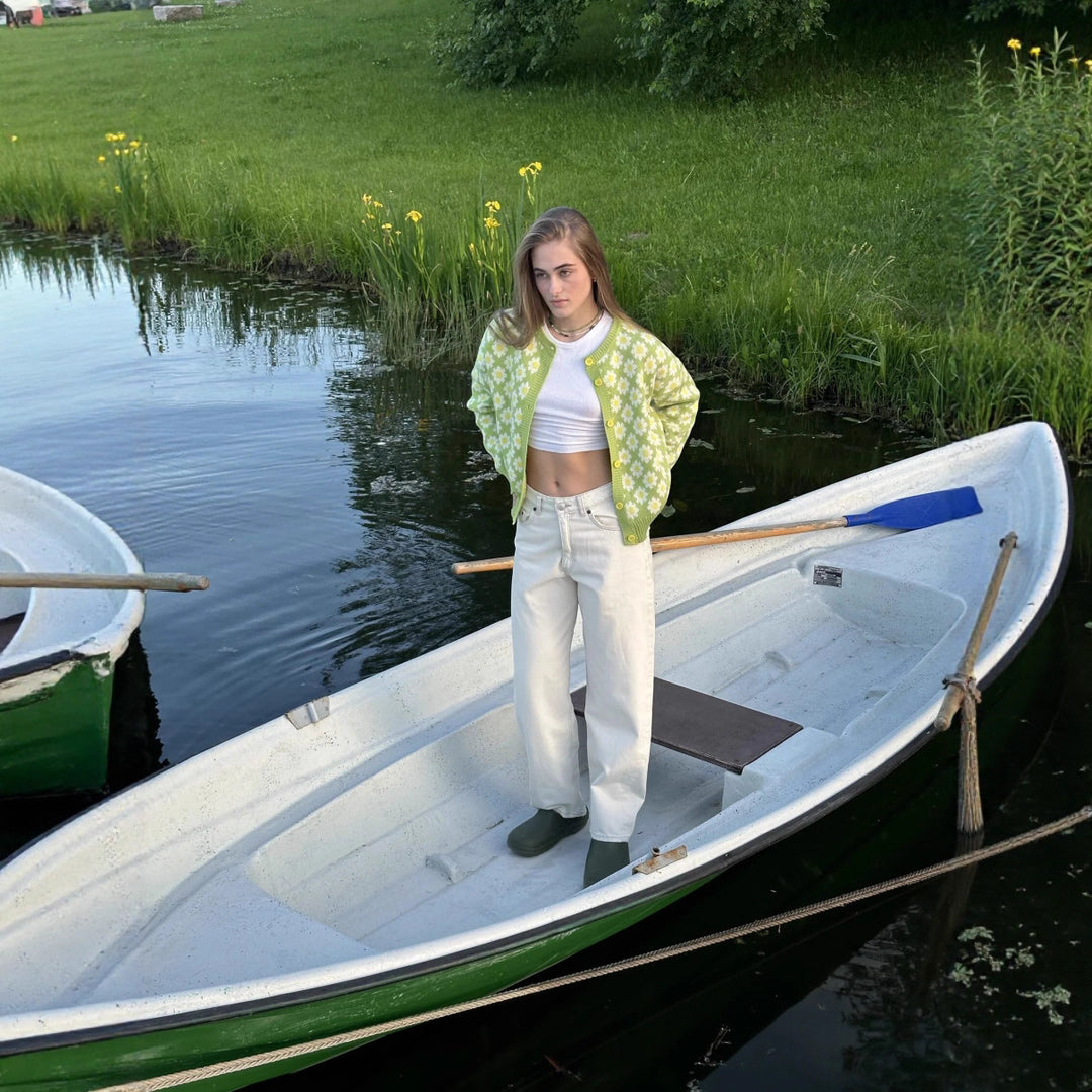 Dame cardigan med blomstermønster og fargerike knapper Skjora