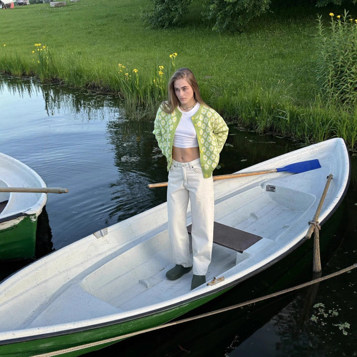 Dame cardigan med blomstermønster og fargerike knapper Skjora