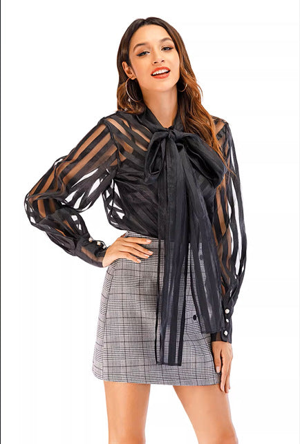 Damen Elegante Bluse mit voluminösem Schleifenkragen und trendigem Streifenmuster Skjora