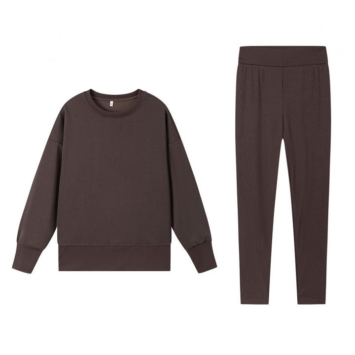Komfortabelt treningstøy for kvinner med romslig genser og tettsittende leggings Skjora
