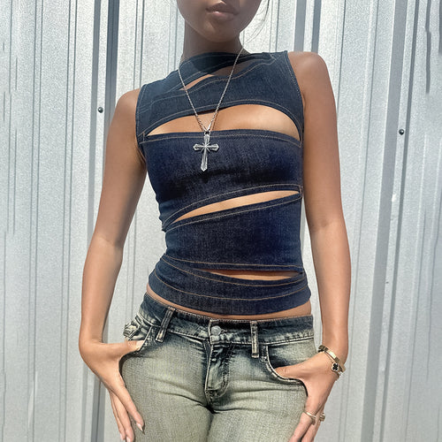 Dame figurtilpasset denim-top med asymmetriske cut-outs og stilig design Skjora