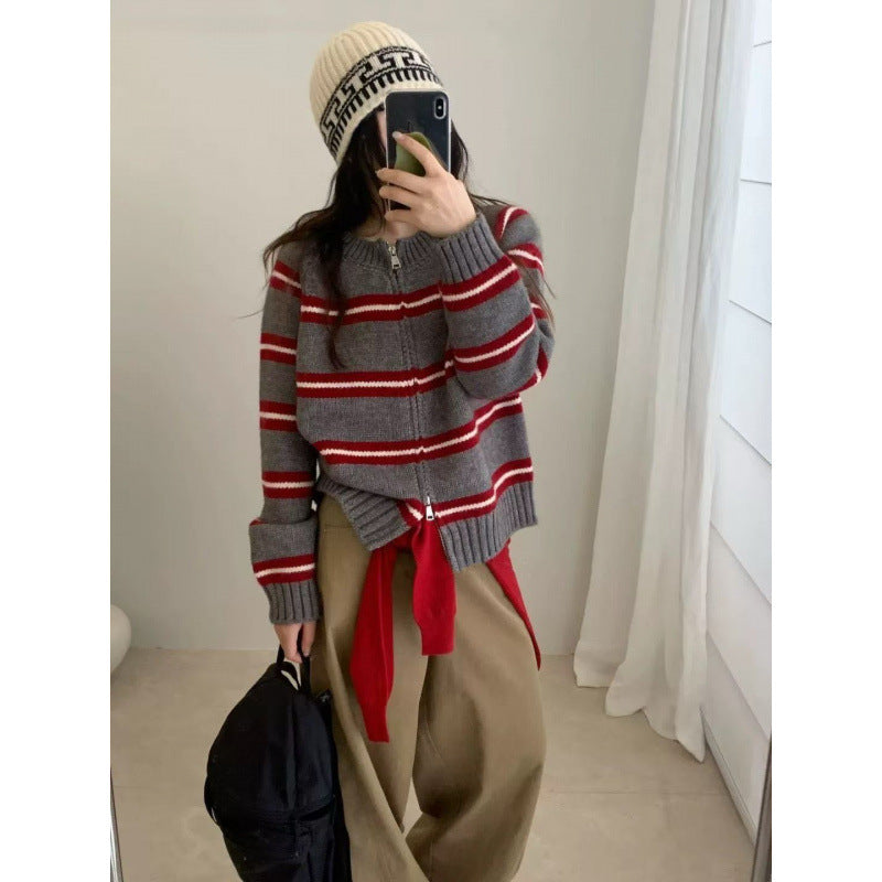 Kvinne strikket cardigan med moderne striper Skjora