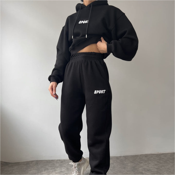 Kvinnenes sporty cropped hettegenser og joggebukser sett Skjora