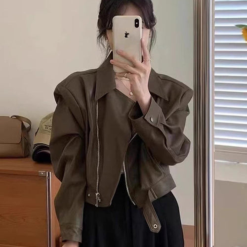Kvinne Cropped Skinnjakke i Stilig Biker Design med Asymmetrisk Glidelås og Myke Materialer
