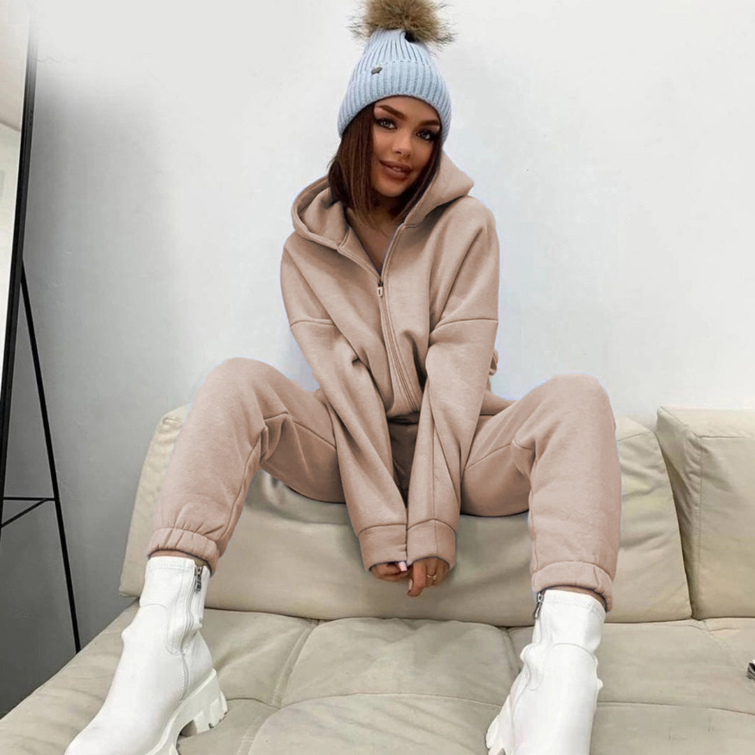 Kvinne hette jumpsuit laget av høy kvalitet fleece med praktisk glidelås og elastisk midje Skjora