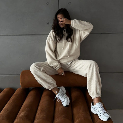 Dame Fleece Lounge Dress med hette og elastiske mansjetter Skjora
