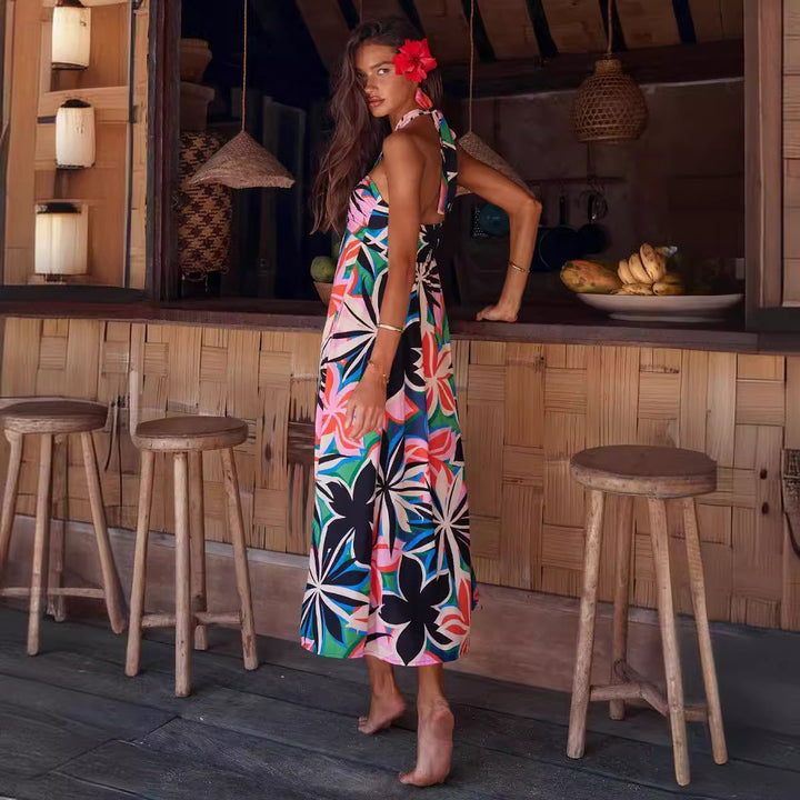 Kvinne maxi kjole med blomster bandeau design og elegant utsvingt skjørt