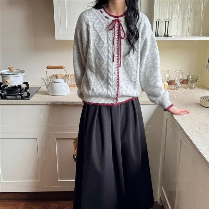 Kvinnens Koselige Cardigan med Dekorativ Kabelstrikk og Snor Drawstring
