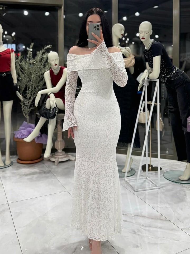 Dame Elegant spisskjole med off-shoulder design og skjørt Skjora