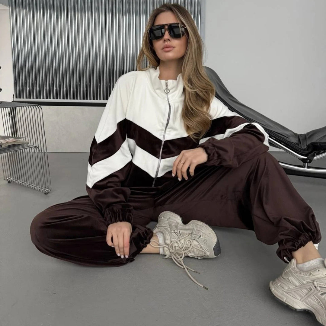 Dame sporty velur treningsdrakt med elegant glidelås og moderne striper Skjora