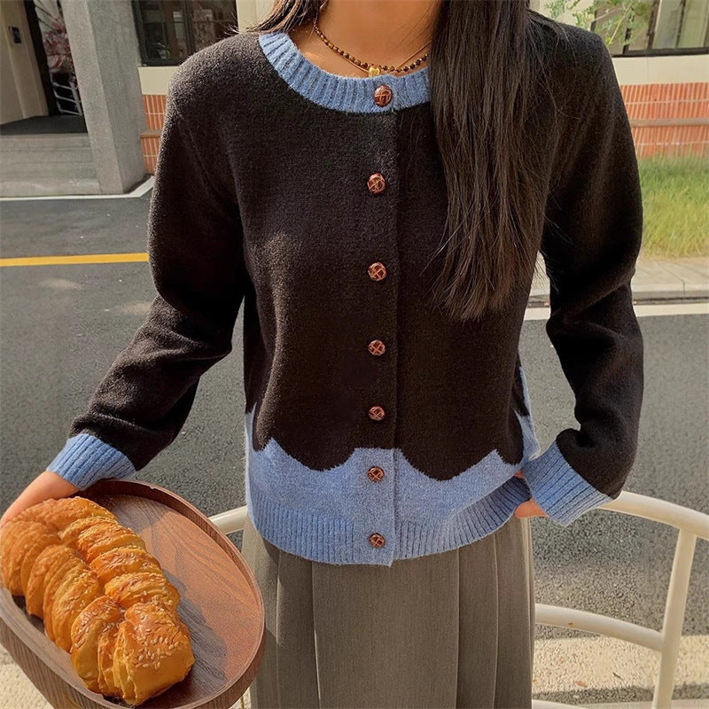 Dame elegant cardigan med fargerikt bølgemønster og knappedetaljer Skjora