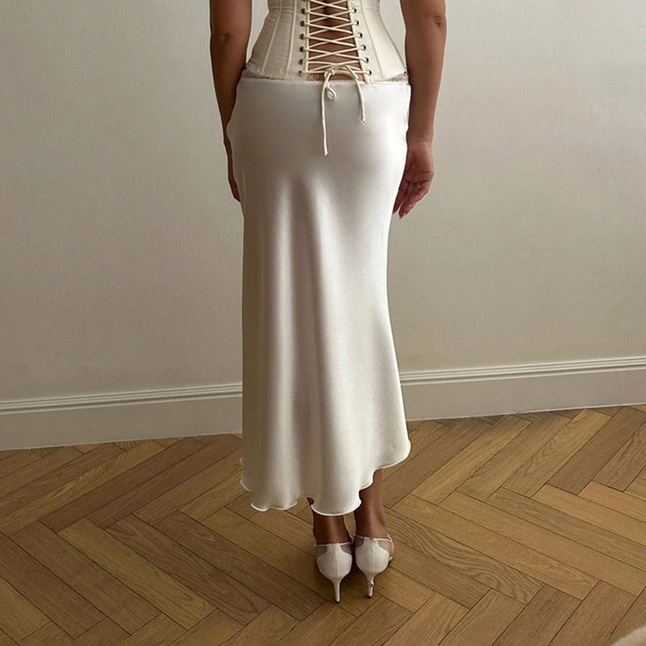 Damer elegant satinkjole med fine spissdetaljer Skjora