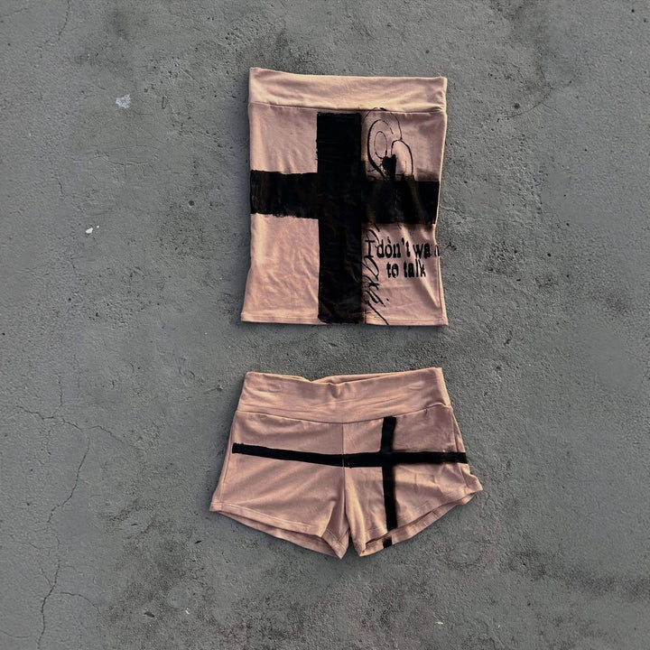 Dame fritidssett med løs passform og kreativ grafikkdesign Skjora