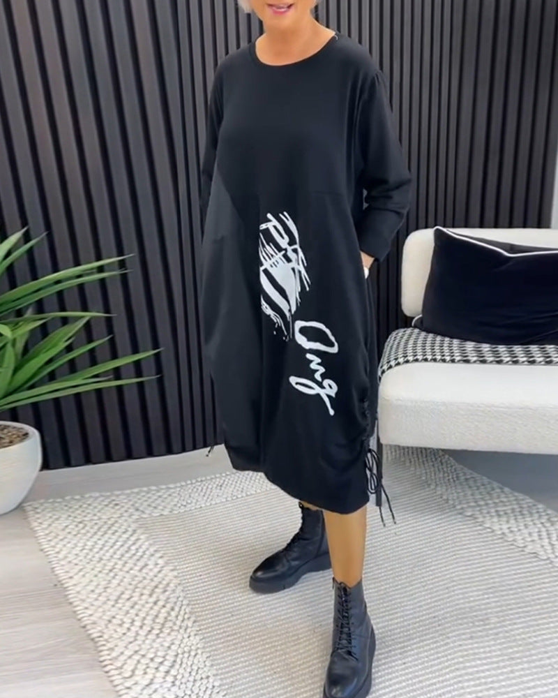 Kvinne Oversized Hoodie Kjole med Sidelommer og Grafisk Trykk Skjora