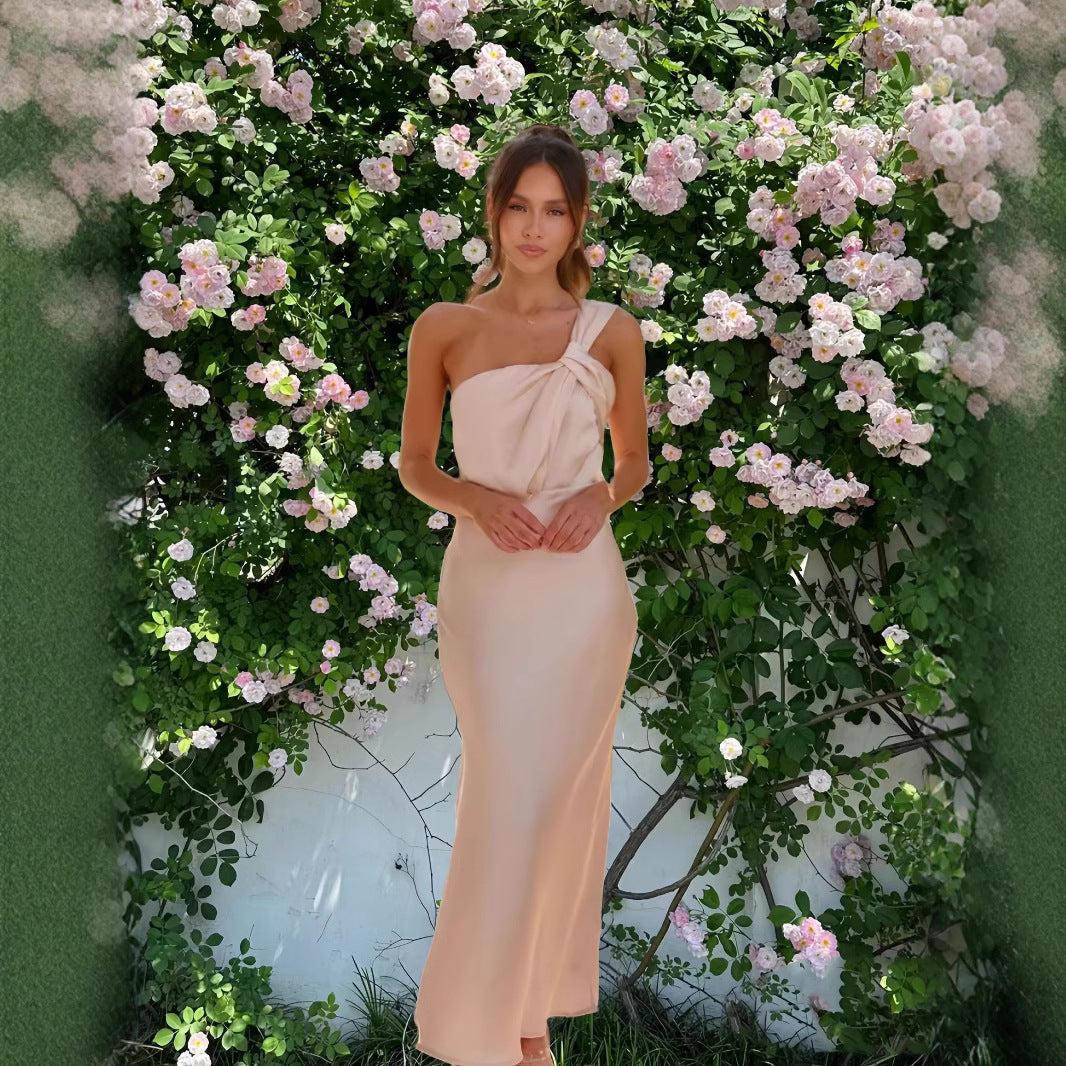 Kvinne Elegant Maxi Kjole med Asymmetrisk Topp og Flytende Hem