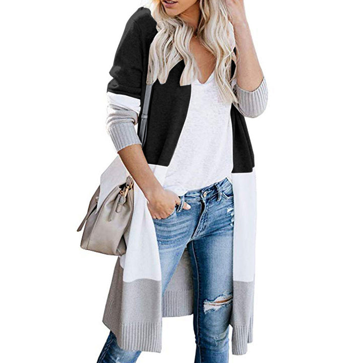 Kvinnes langermet cardigan i moderne fargeblokkdesign Skjora