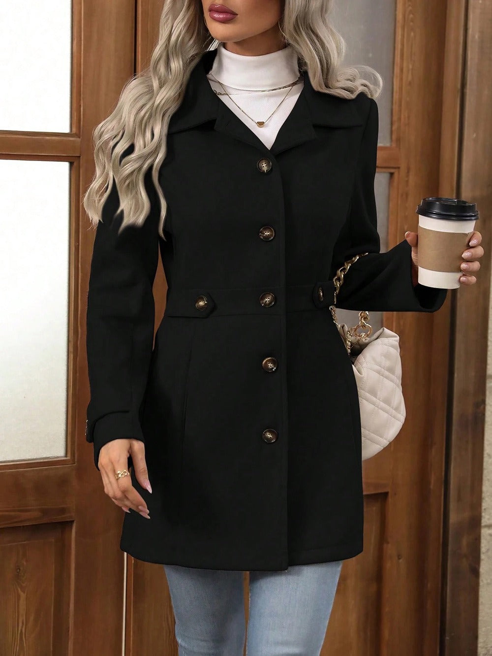 Klassisk trench coat for kvinner med belte Skjora